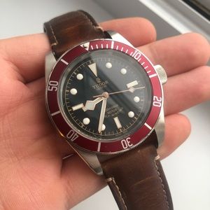 Tudor Heritage Blackbay Red automatic
